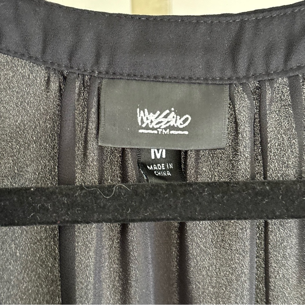 Mossimo Black Chiffon Rounded Hem Split V-neck Tank, Medium - Picture 3 of 7